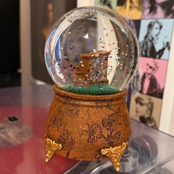 Taylor Swift The Eras Tour Acoustic Piano Snow Globe - Picture 2 of 5